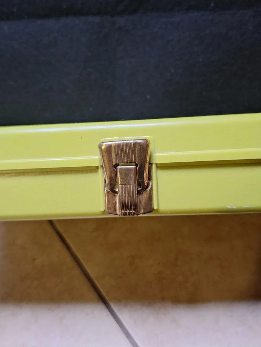 VTG Wilson Wil-Hold Sewing Box Thread/Bobbin Holders Avocado Green 13” X 8”x 2.5